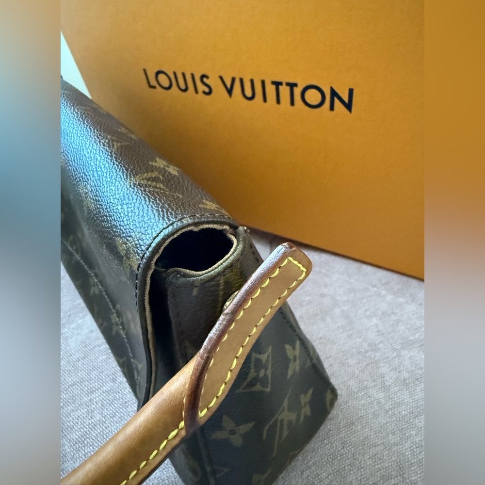 Louis Vuitton Mini Looping Shoulder
Bag (with Box) - Picture 6 of 16